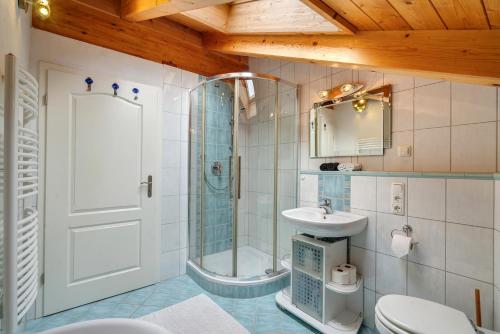 a bathroom with a shower and a sink and a toilet at Fewo Oberschönauer Bergblick in Schönau am Königssee