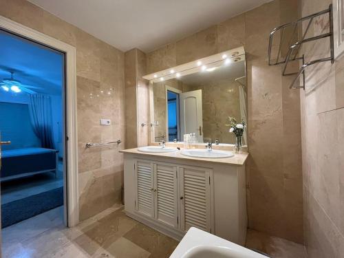 Frontline Golf Apartment