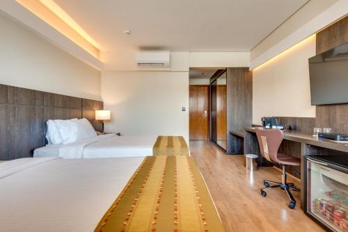 Ένα ή περισσότερα κρεβάτια σε δωμάτιο στο K Hotel