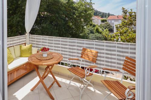 Foto Johnny's place with free parking & balcony 1