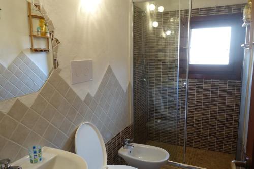 a bathroom with a toilet and a sink and a shower at Capo Coda Cavallo, vacanze nella casa Il Maestrale in Capo Coda Cavallo