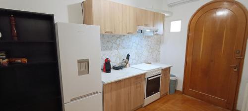 Η κουζίνα ή μικρή κουζίνα στο Dafni's Super Home