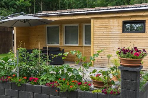 a house with flowers and an umbrella in front of it at Ferienhaus Für 2 Personen Ca 35 M Sup2 In Seegebiet Mansfelder Land Seeburg, Sachsen Anhalt Mansfelder Land in Seeburg