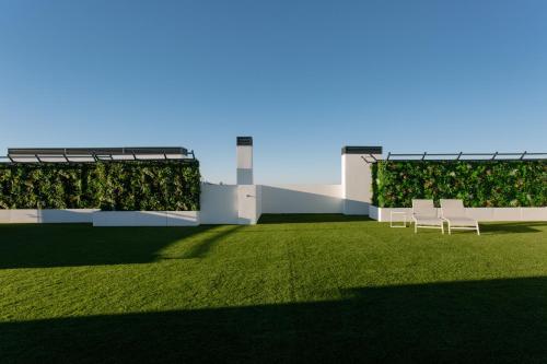 Κήπος έξω από το Joyma Boutique Apartments