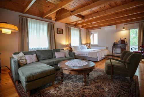 Posezení v ubytování Nomad Hotel & Glamping