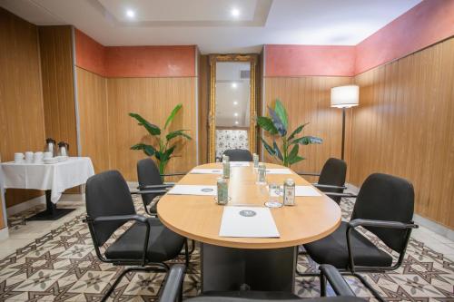 a conference room with a table and chairs at Itaca Jerez by Soho Boutique in Jerez de la Frontera