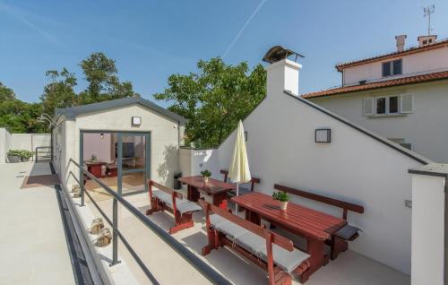 Wohnung In Pjescana Uvala Mit Großer Terrasse