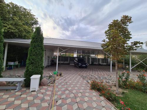 Aed väljaspool majutusasutust Janym Home