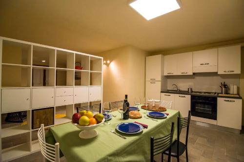 a kitchen with a table with a bowl of fruit on it at Quadrilocale Stella in Alberese