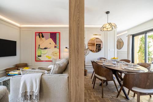 Luxurious penthouse, 2 bedroom suites, 3 spacious terraces, gorgeous views of mountains and sea,