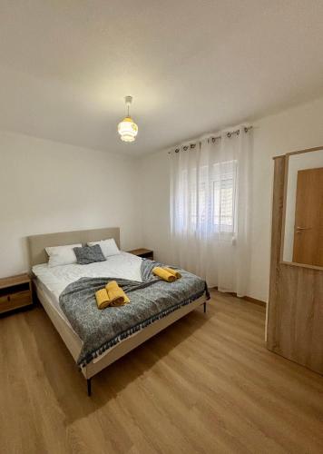 a bedroom with a bed with two yellow towels on it at Sítio do Sossego in Sertã