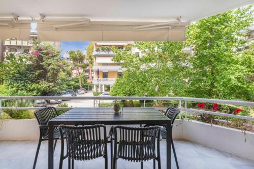 Light-Filled 3BR Flat in Marousi by UPSTREET