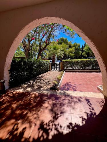 Apartamento con jardin individual y piscina