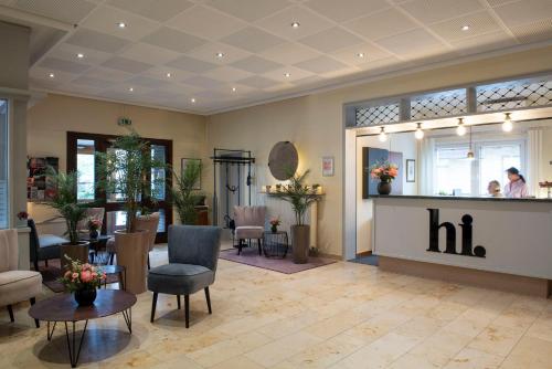 a salon with a waiting room with a mirror at Hotel Alte Post in Krefeld