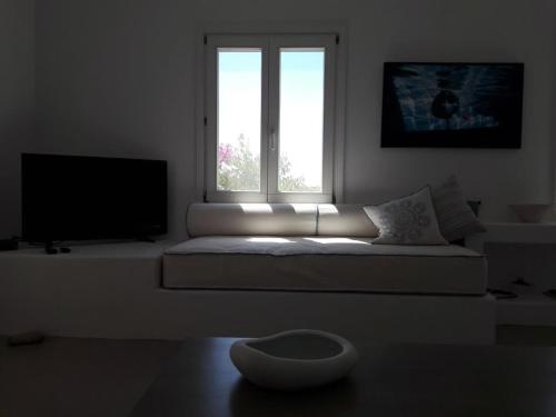Televisyen dan/atau pusat hiburan di Modern and cosy unique view villa