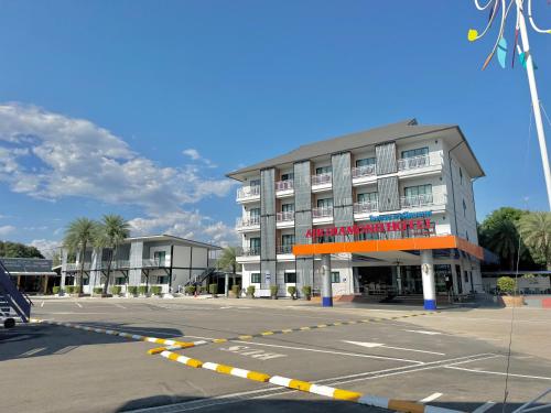 an empty parking lot in front of a building at Air Diamond Hotel in Ban Nong Khong