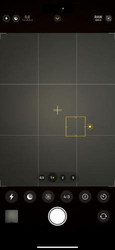 un micro-ondes avec un écran avec les boutons de commande dans l'établissement Appartement T3 Antibes Centre, à La Celle-sous-Gouzon