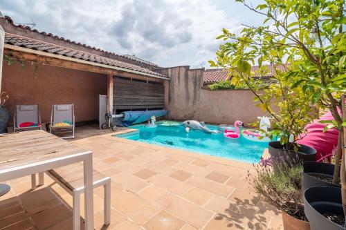 Swimmingpoolen hos eller tæt på Les lauriers - 3 bedrooms, hyper-centre and pool