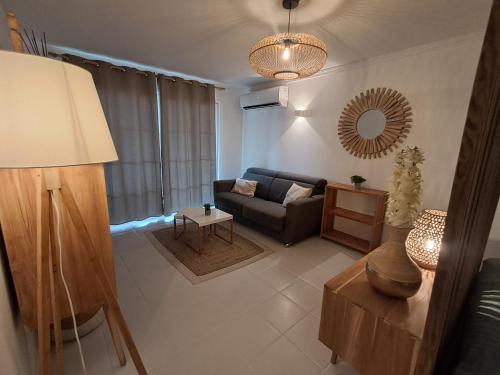 Χώρος καθιστικού στο Appartement avec superbe VUE MER Pierre et Vacances Sainte-Anne Guadeloupe OCEAN LILI's EYES