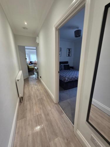 Katil atau katil-katil dalam bilik di Cosy West End Flat Near Leas and Channel tunnel - 8ight Havens Folkestone