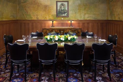 Arctic Club Hotel Image