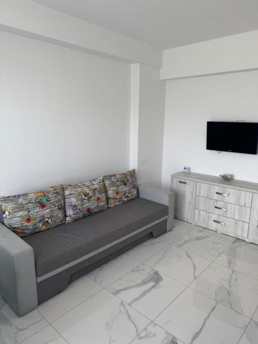 Televisyen dan/atau pusat hiburan di VIRGO SEA VIEW Apartaments Summerland