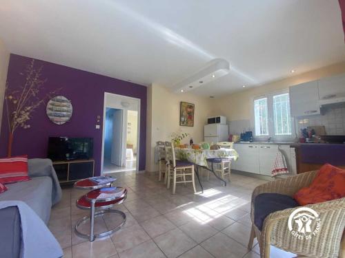 Kuchyň nebo kuchyňský kout v ubytování Le cedre du parc de la dame