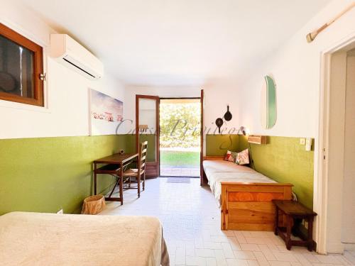 En eller flere senge i et værelse på Maison Porticcio centre