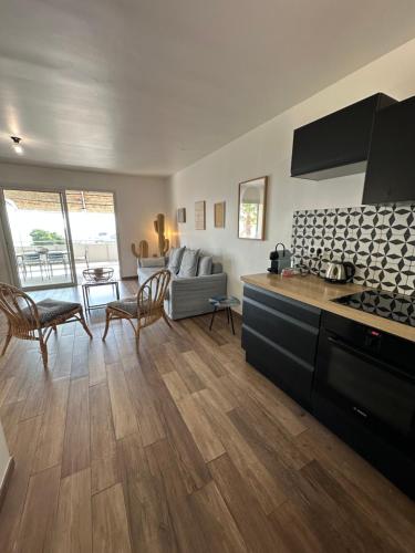 a kitchen and living room with a counter top at Home Cassis - Maison Méditerranée - Piscine chauffée à 30c in Cassis