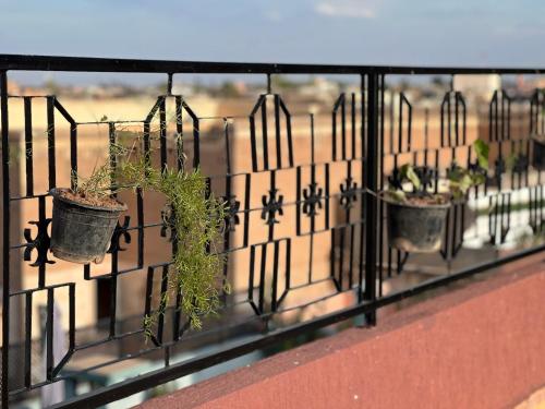 Ein Balkon oder eine Terrasse in der Unterkunft Apartment with rooftop access