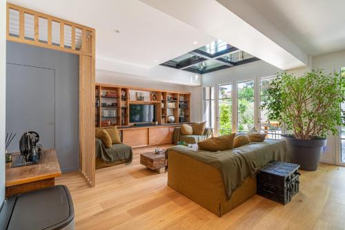 Spacious house with garden