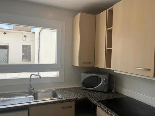 Kuchyň nebo kuchyňský kout v ubytování Bonito Apartamento en el centro de Rosas AV-77