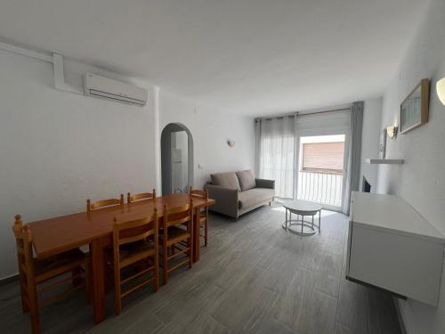 Bonito Apartamento en el centro de Rosas AV-79