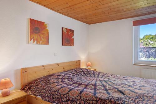a bedroom with a bed and a window at Wohnung Am Fuße des Kreuzbergs in Bischofsheim an der Rhön