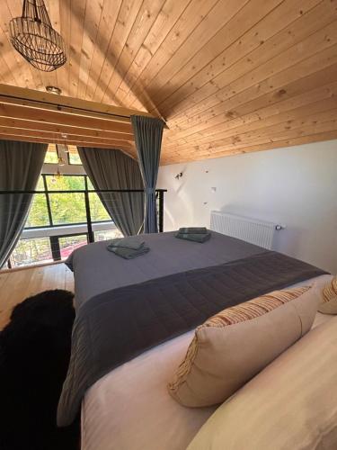 Ένα ή περισσότερα κρεβάτια σε δωμάτιο στο Leaf Loft Chalet