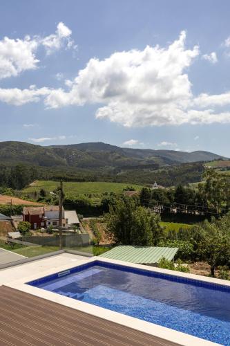 a swimming pool with a view of the mountains at Cavalo de Tróia Villas in Cadaval