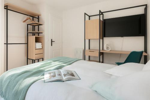 Paris Studio with view of Montmartre
