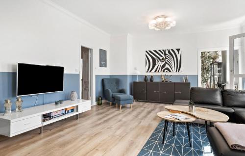 TV a/nebo společenská místnost v ubytování Pet Friendly Home In Nexø With Wifi