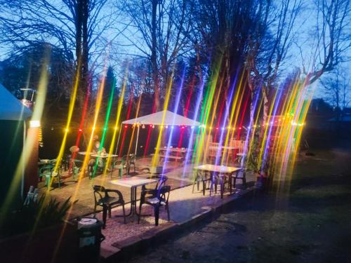 Photo de la galerie de l'établissement Mange Tes Roulottes, à Sousceyrac