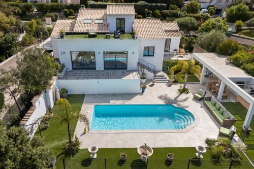 Villa à louer, 6 pièces - Saint-Raphaël 83700