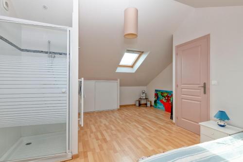 a bedroom with a skylight and a glass door at Le Refuge Salin Duplex Jardin in Batz-sur-Mer