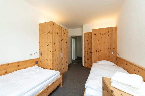 Cosy 3 bedroom Balcony Free parking Fast Wifi