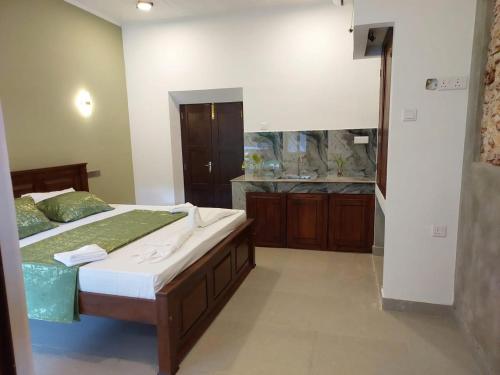 a bedroom with a bed and a fish tank at Das Haus Villa & Restaurant in Unawatuna