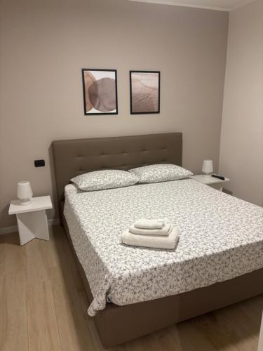 En eller flere senge i et værelse på PARCO VERDE APARTMENT