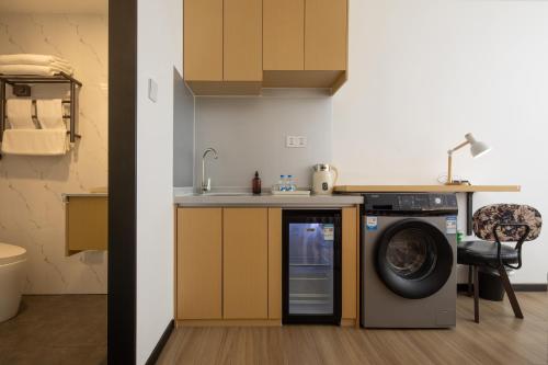 Kuchyň nebo kuchyňský kout v ubytování Amanda Hotel堆谷里酒店