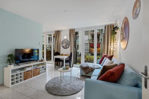 Boutique Stay King Size Bed AC Free Parking