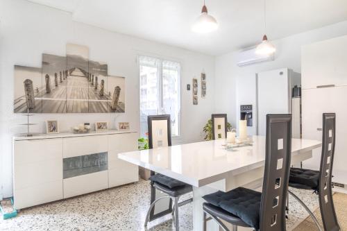 Η κουζίνα ή μικρή κουζίνα στο Chambres D'hotes Au Bougainvillier