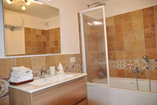 Ένα μπάνιο στο CASA MARTA - Appartamento con giardino
