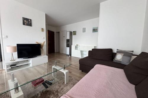 Apartment with balconies close to beaches