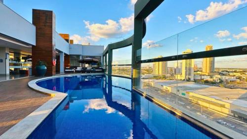 a swimming pool with a view of the city from a building at Comfort Hotel & Suítes Rondonópolis in Rondonópolis
